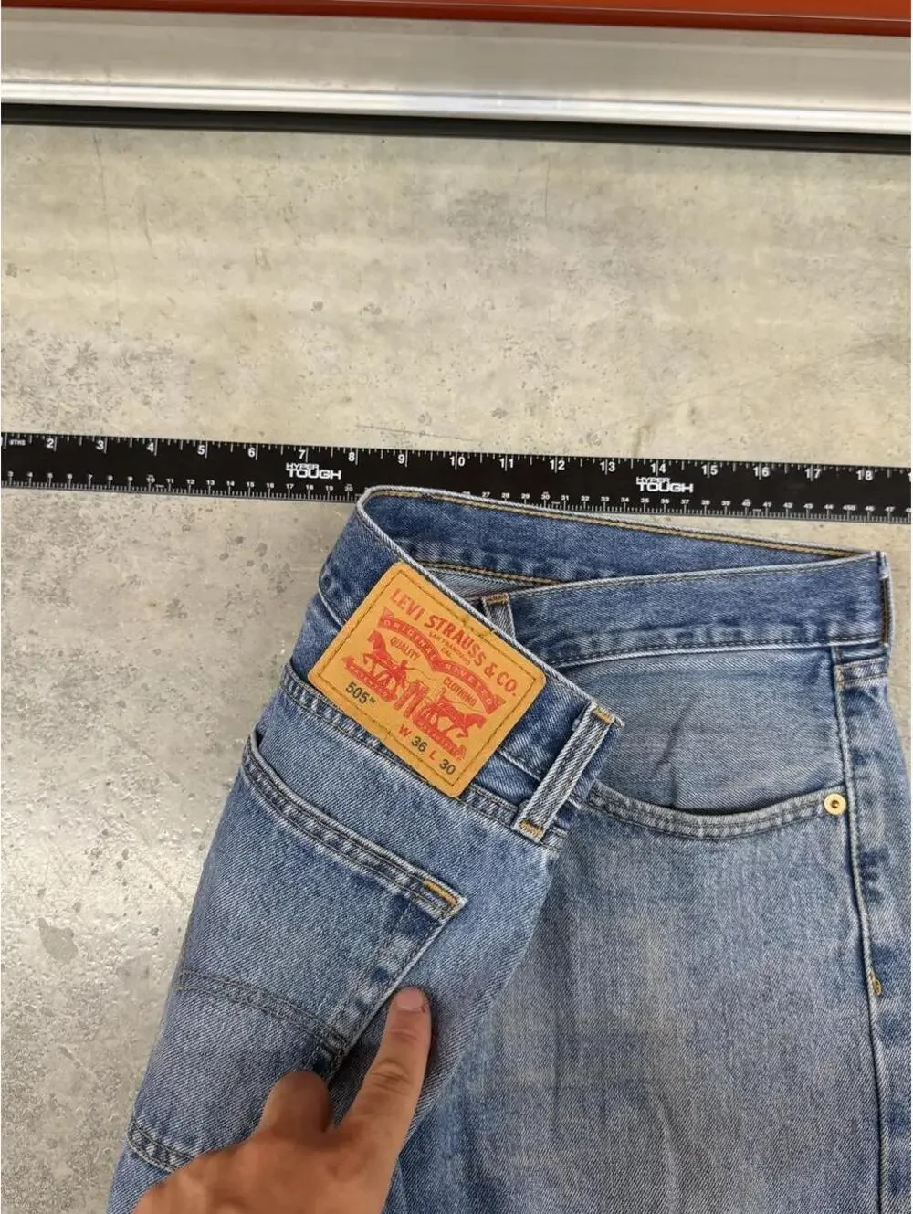 vintage levis 505 faded blue straight leg jeans size 36 x 30